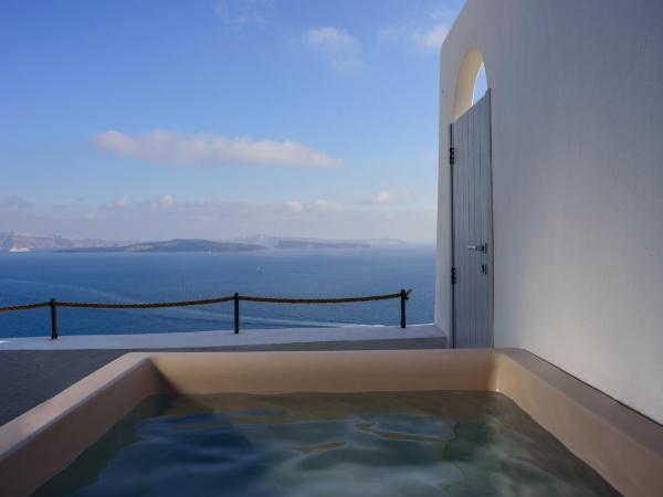Strogili : photo 7 de la chambre family cave villa with hot tub and caldera view (2-4 adults)