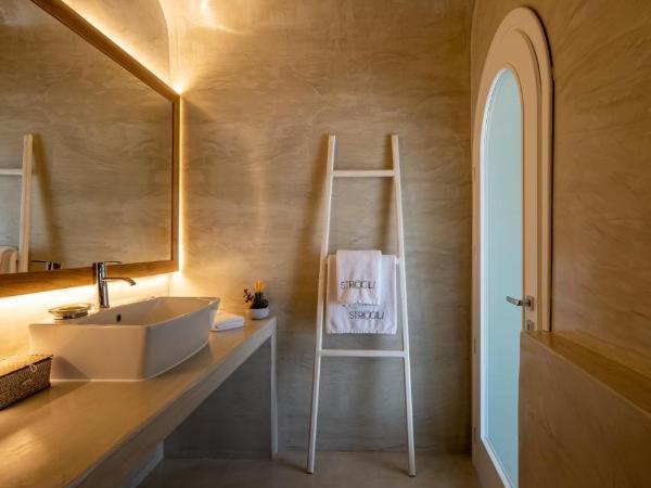 Strogili : photo 9 de la chambre family cave villa with hot tub and caldera view (2-4 adults)