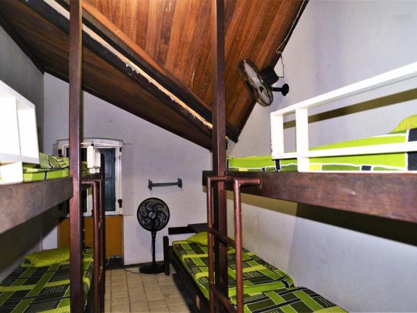 Laranjeiras Hostel : photo 2 de la chambre lit dans dortoir pour hommes de 7 lits avec ventilateur