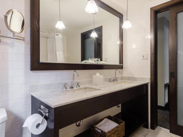Arc The Hotel : photo 4 de la chambre luxueuse suite lit king-size romantique