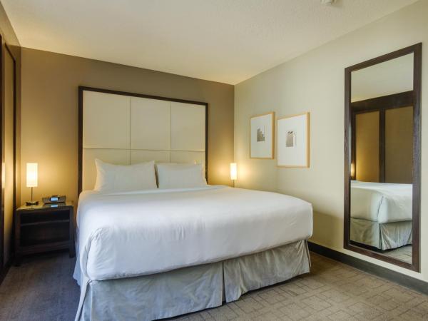 Arc The Hotel : photo 2 de la chambre luxueuse suite lit king-size romantique