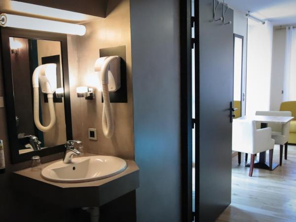 Logis Hôtel Saint Guirec Et De La Plage : photo 3 de la chambre chambre triple - vue sur mer