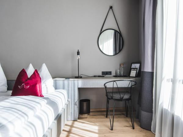 Altstadthotel Weisse Taube : photo 8 de la chambre chambre triple supérieure