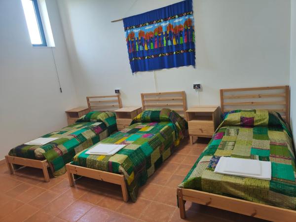 Beteyà Hostel Don Bosco : photo 2 de la chambre chambre triple