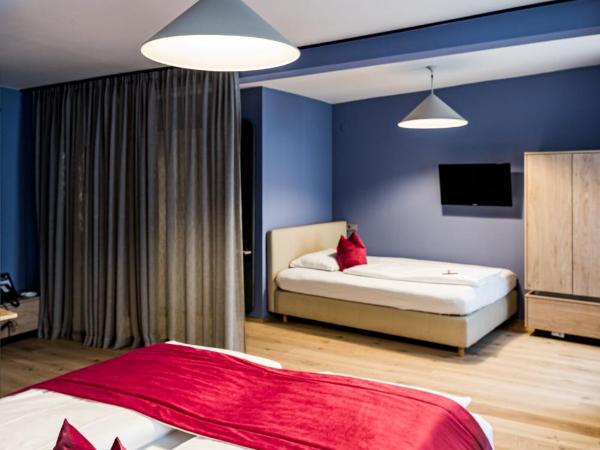 Altstadthotel Weisse Taube : photo 1 de la chambre chambre triple premium
