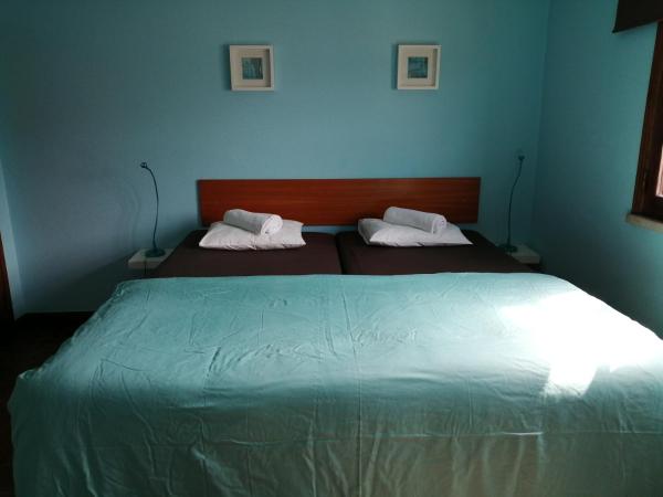 Peniche Blue Wave Home : photo 2 de la chambre chambre familiale - vue sur jardin