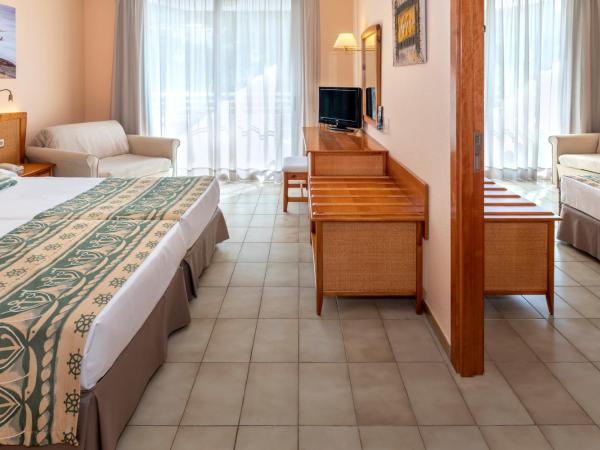 GHT Oasis Tossa & Spa : photo 8 de la chambre chambre double ou lits jumeaux avec balcon