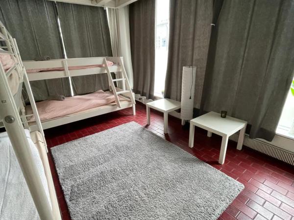 Wherever Mini Hostel : photo 5 de la chambre chambre familiale avec salle de bains commune