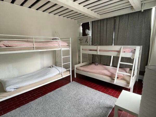 Wherever Mini Hostel : photo 7 de la chambre chambre familiale avec salle de bains commune