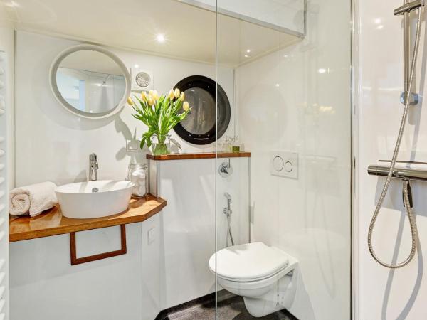 A304 Romantic SeaShip in top Center : photo 1 de la chambre chambre quadruple en duplex