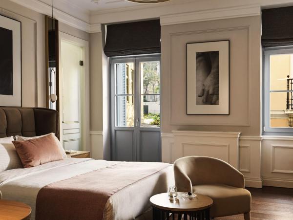 A77 Suites : photo 2 de la chambre suite Élégante - vue partielle sur acropole