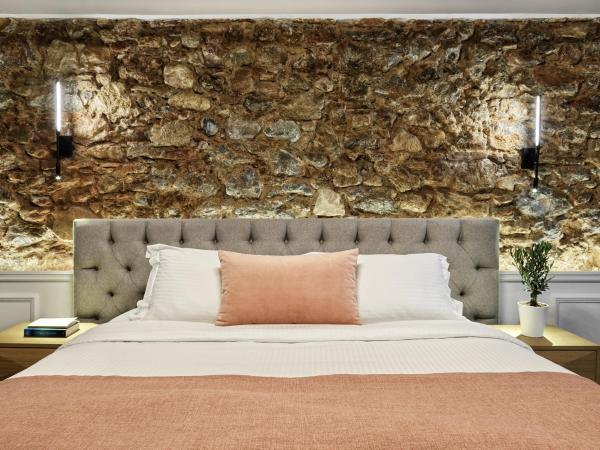 A77 Suites : photo 10 de la chambre suite avec cour