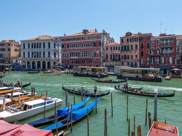 H10 Palazzo Canova : photo 3 de la chambre suite – vue sur canal