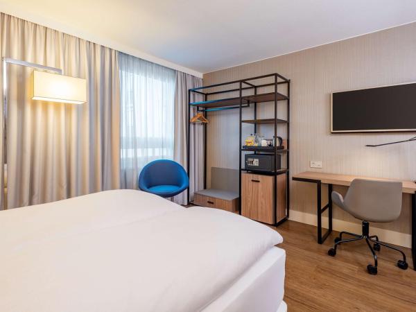 NH Hamburg Altona : photo 5 de la chambre chambre double ou lits jumeaux standard avec petit-déjeuner - promotion parking gratuit