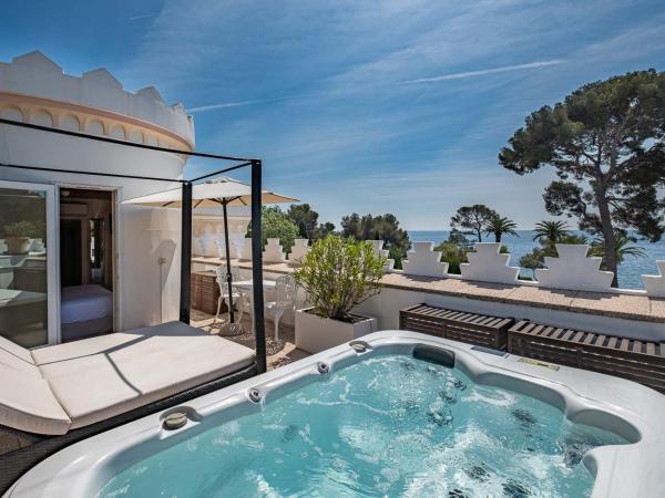La Villa Mauresque : photo 4 de la chambre chambre double deluxe avec terrasse et jacuzzi - vue sur mer
