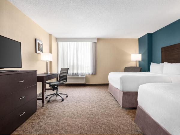 Wyndham Garden Niagara Falls Fallsview : photo 1 de la chambre chambre avec 2 grands lits queen-size