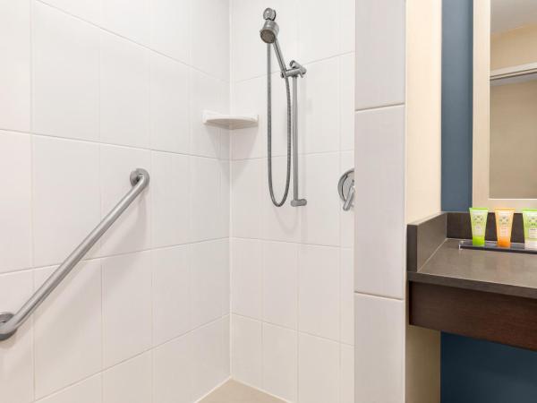 Wyndham Garden Niagara Falls Fallsview : photo 3 de la chambre suite familiale - accessible aux personnes à mobilité réduite