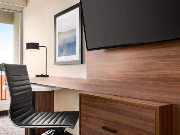 Wyndham Garden Niagara Falls Fallsview : photo 4 de la chambre chambre deluxe avec 2 lits queen-size et balcon - non-fumeurs - tour b