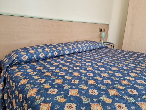 Hotel Di Giovanni : photo 3 de la chambre chambre double ou lits jumeaux