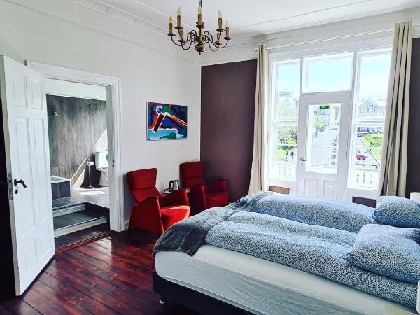 Downtown Guesthouse Reykjavik : photo 1 de la chambre chambre double deluxe avec salle de bains privative