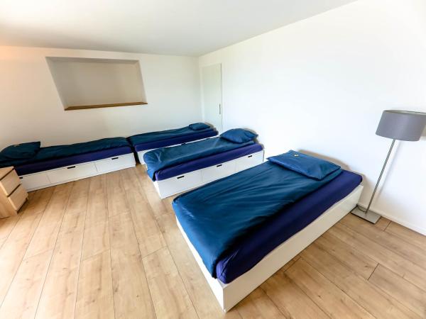 Young Backpackers Homestay : photo 9 de la chambre lit dans dortoir pour femmes de 4 lits