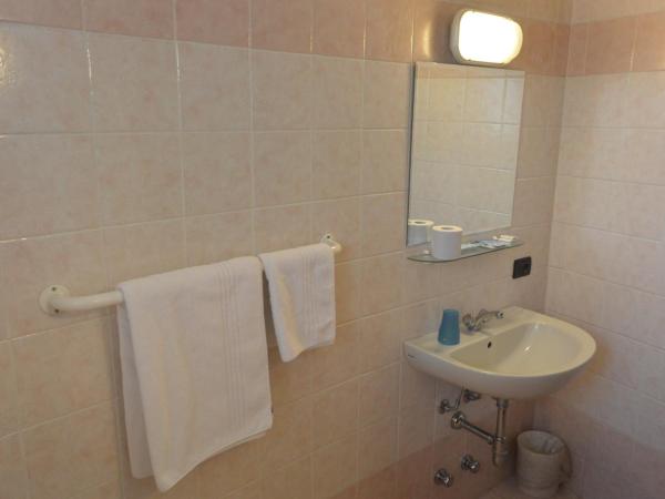 Hotel Nuovo : photo 2 de la chambre chambre double ou lits jumeaux