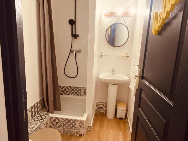 Hôtel boutique Quai d'Azur : photo 2 de la chambre chambre quadruple avec climatisation