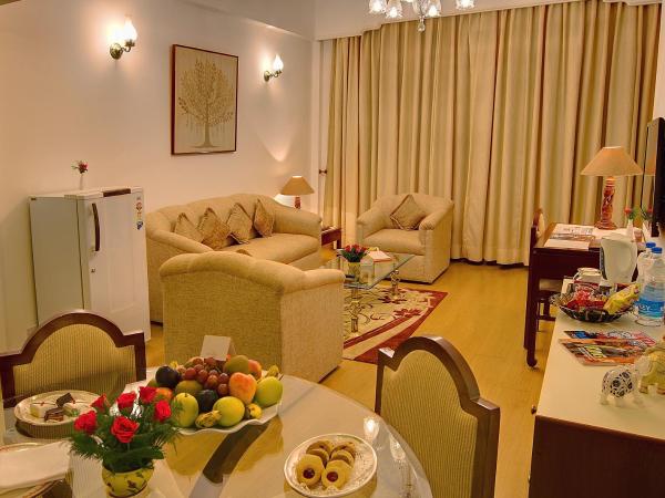 Hotel Clarks Shiraz : photo 1 de la chambre suite with inr 500 credit on spa and 1+1 happy hours from 1pm to 6pm