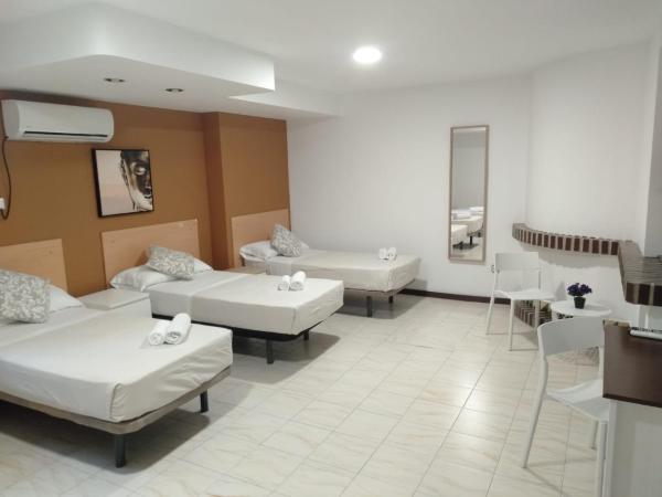 New Hortaleza Coliving : photo 3 de la chambre chambre quadruple Économique avec salle de bains commune