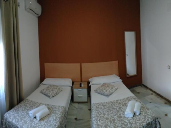 New Hortaleza Coliving : photo 5 de la chambre chambre lits jumeaux standard avec salle de bains commune