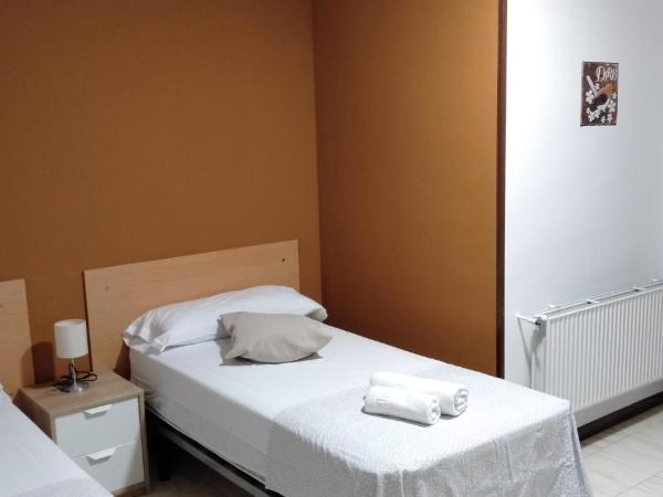 New Hortaleza Coliving : photo 6 de la chambre chambre lits jumeaux standard avec salle de bains commune