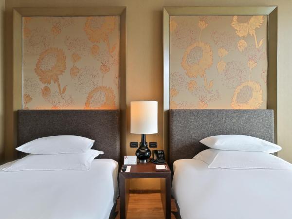 Eastin Grand Hotel Sathorn : photo 3 de la chambre chambre double ou lits jumeaux suprieure excutive avec accs au salon