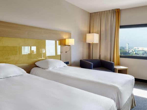 Park Inn by Radisson Liege Airport : photo 2 de la chambre chambre standard - vue sur aéroport