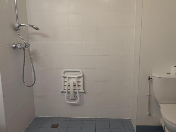 Photo 7 de la chambre appartement avec douche
