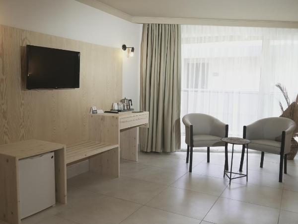 Sun Hotel By En Vie Beach : photo 7 de la chambre chambre quadruple