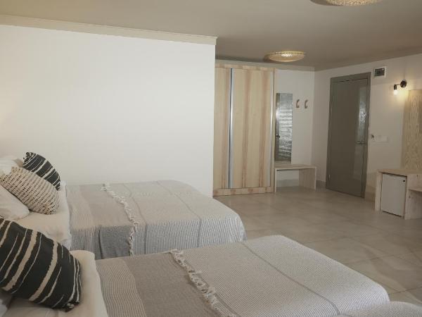 Sun Hotel By En Vie Beach : photo 5 de la chambre chambre quadruple