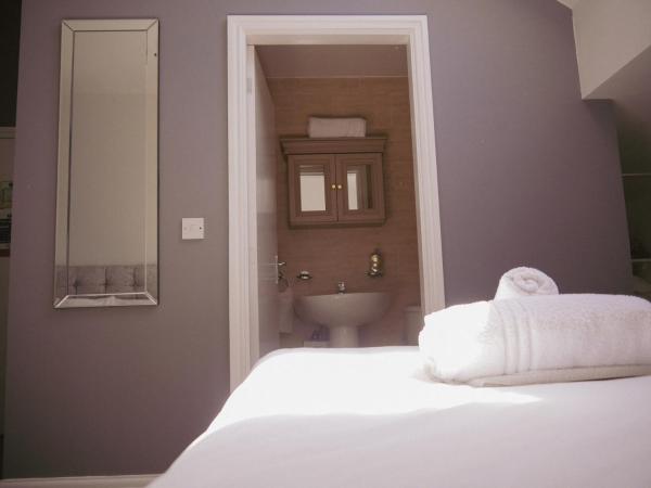 Hotel Anfield : photo 5 de la chambre chambre quadruple avec salle de bains privative