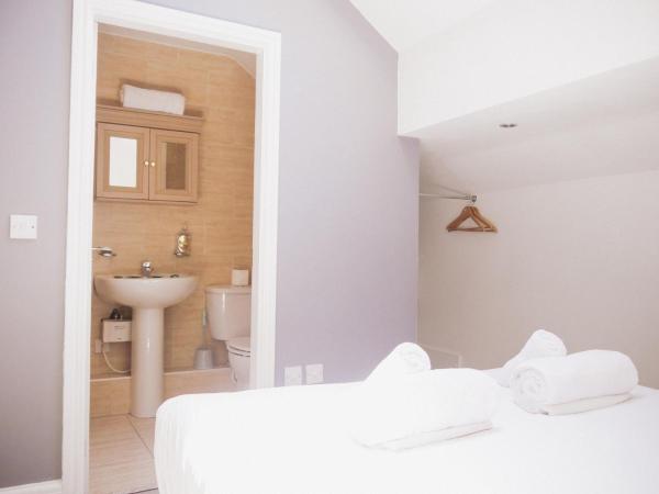 Hotel Anfield : photo 10 de la chambre chambre quadruple avec salle de bains privative