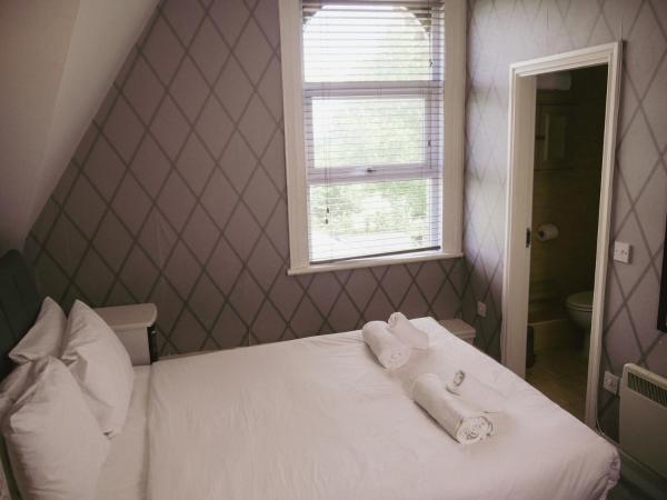 Hotel Anfield : photo 4 de la chambre chambre triple avec salle de bains privative