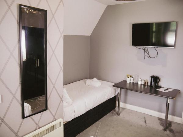 Hotel Anfield : photo 5 de la chambre chambre triple avec salle de bains privative