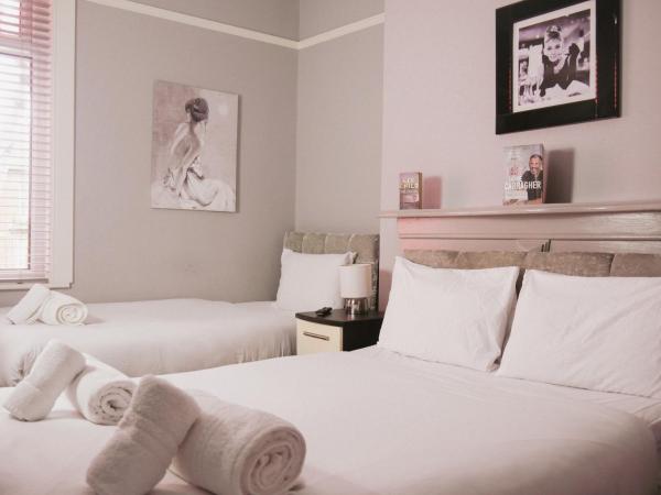 Hotel Anfield : photo 3 de la chambre chambre familiale avec salle de bains privative