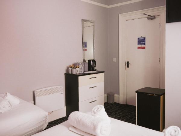 Hotel Anfield : photo 5 de la chambre chambre familiale avec salle de bains privative