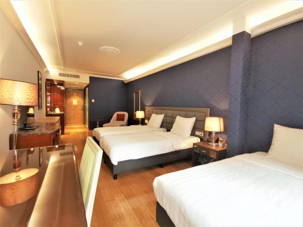 Chasse Hotel : photo 2 de la chambre chambre triple supérieure avec balcon 