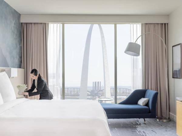 Four Seasons St. Louis : photo 4 de la chambre suite 1 chambre avec lit king-size - arche