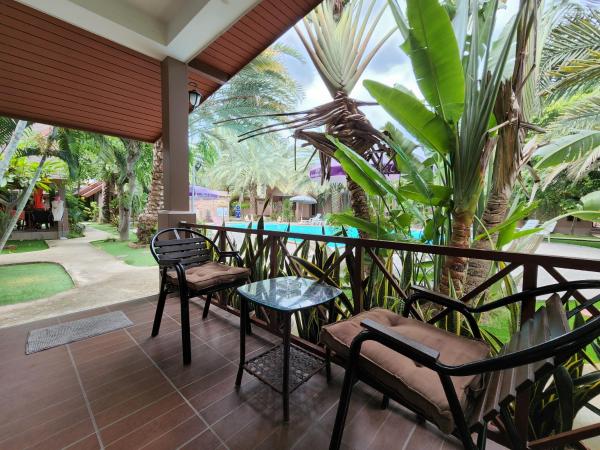 La-or Resort : photo 4 de la chambre chambre double - vue sur piscine