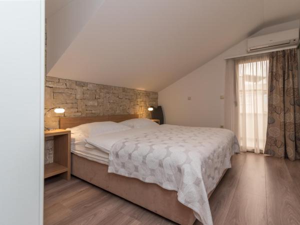 Villa Lučica Trogir : photo 7 de la chambre appartement 1 chambre avec balcon