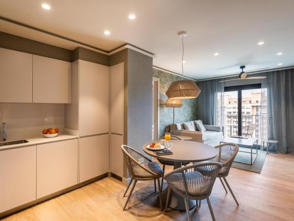 Apartamentos Core Suites Valencia : photo 2 de la chambre appartement avec balcon