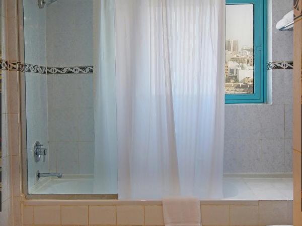 The George Hotel by Saffron, Dubai Creek : photo 2 de la chambre chambre premier - vue sur crique et quartier heritage