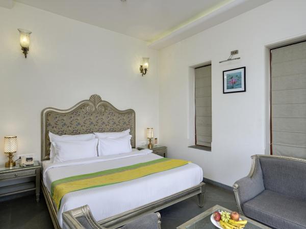 Brahma Niwas - Best Lake View Hotel in Udaipur : photo 4 de la chambre suite avec balcon