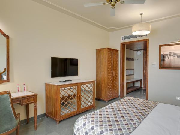 Brahma Niwas - Best Lake View Hotel in Udaipur : photo 9 de la chambre chambre lit king-size - vue sur lac